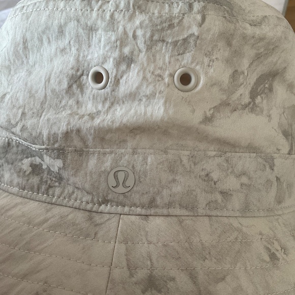 Lululemon On My Level Bucket Hat in Aquila White Opal Multi - Picture 4 of 4